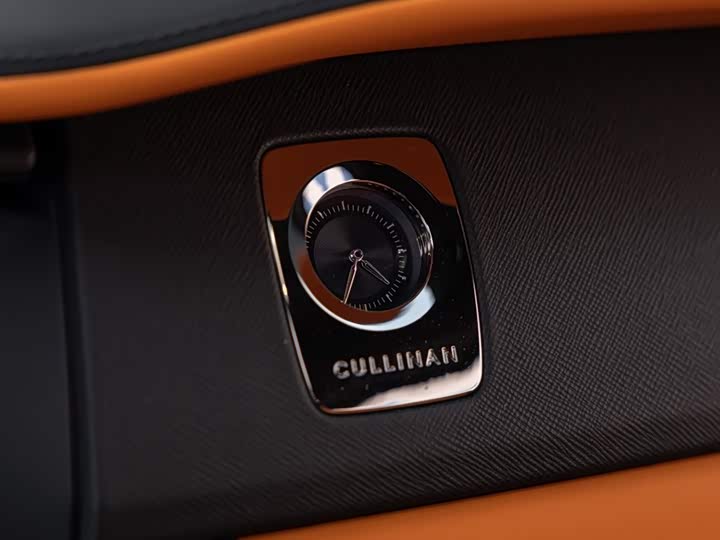 Фото 15 - Rolls-Royce Cullinan