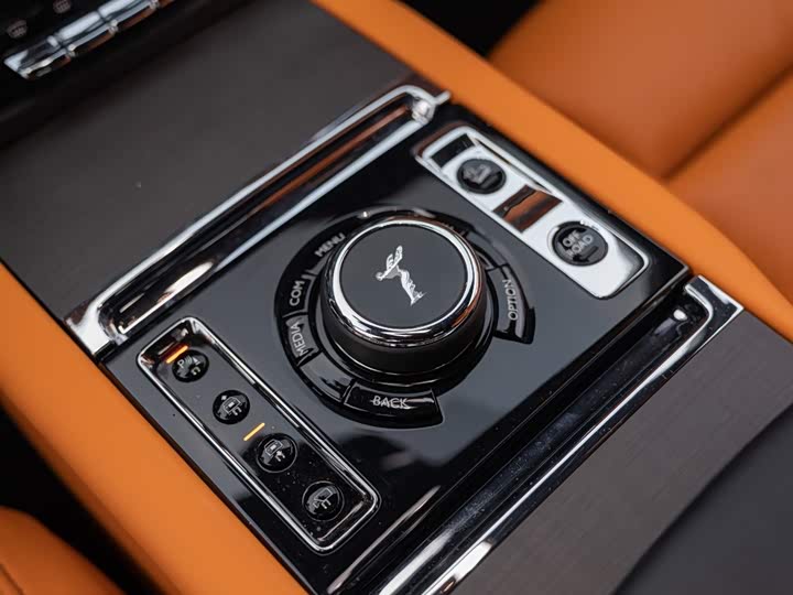 Фото 16 - Rolls-Royce Cullinan