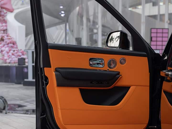 Фото 17 - Rolls-Royce Cullinan