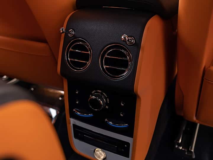 Фото 27 - Rolls-Royce Cullinan