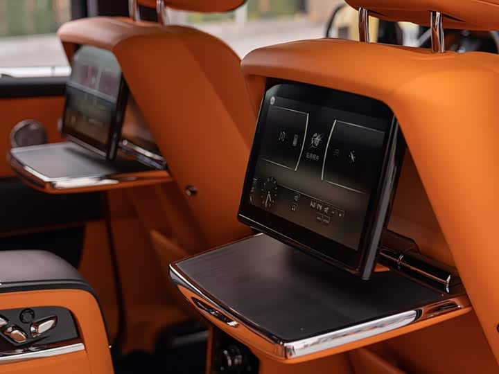 Фото 28 - Rolls-Royce Cullinan