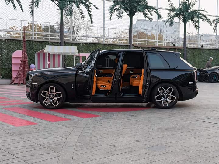 Фото 8 - Rolls-Royce Cullinan