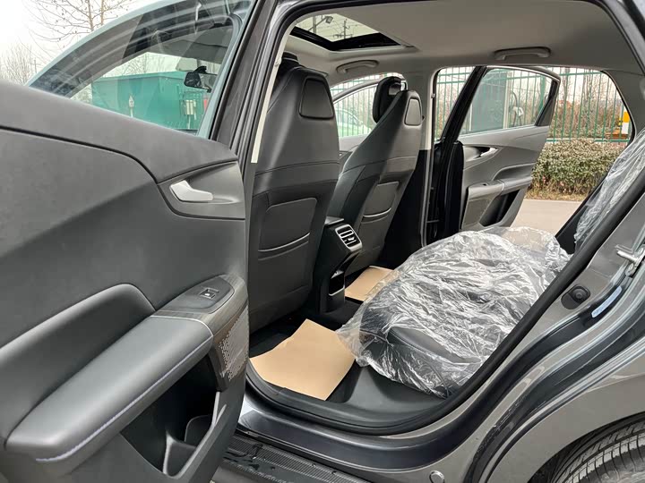 Фото 12 - Changan Eado EV