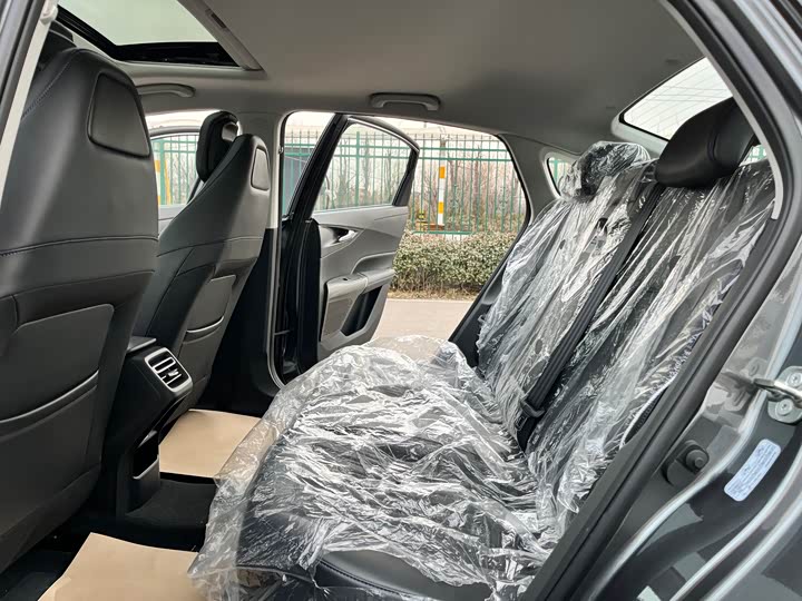 Фото 13 - Changan Eado EV