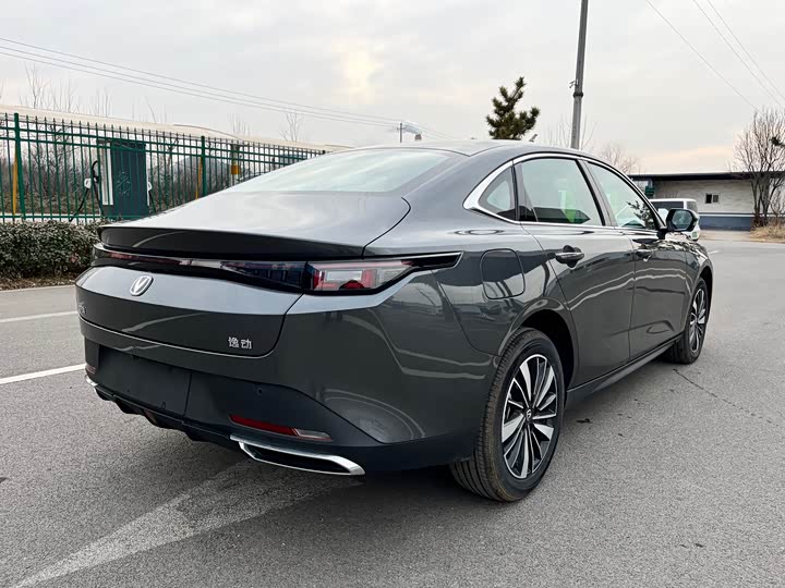 Фото 16 - Changan Eado EV