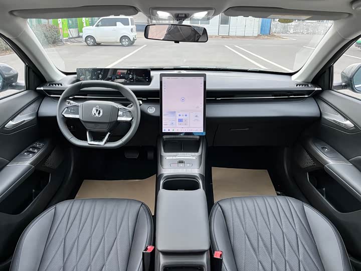 Фото 19 - Changan Eado EV