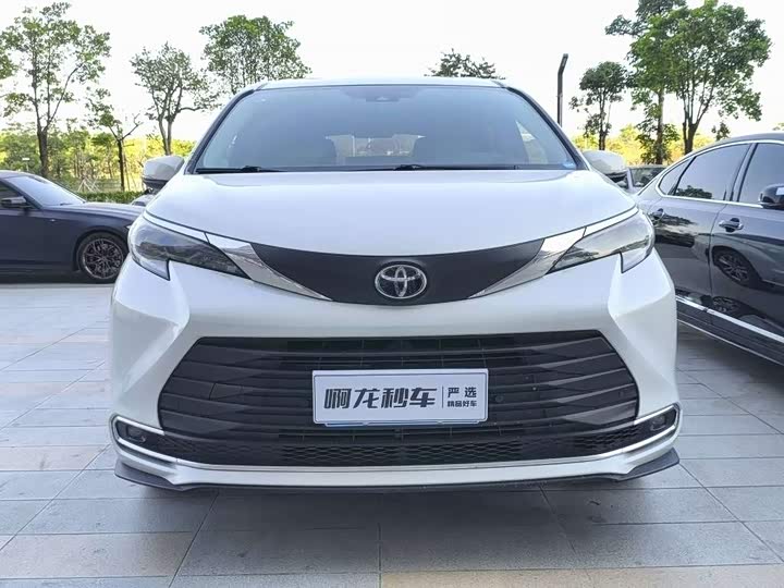 Фото 2 - Toyota Sienna