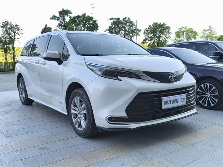 Фото 3 - Toyota Sienna