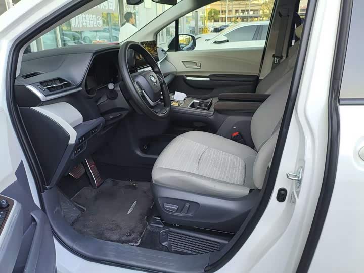 Фото 4 - Toyota Sienna