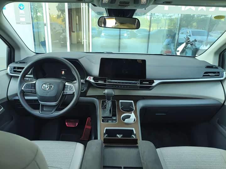 Фото 6 - Toyota Sienna