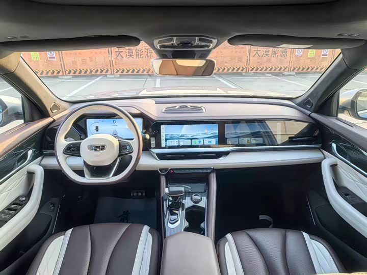 Фото 11 - Geely Monjaro