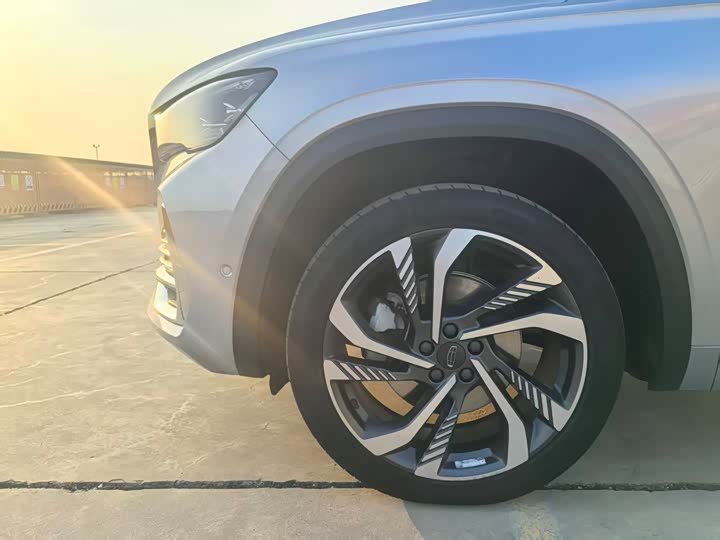 Фото 13 - Geely Monjaro