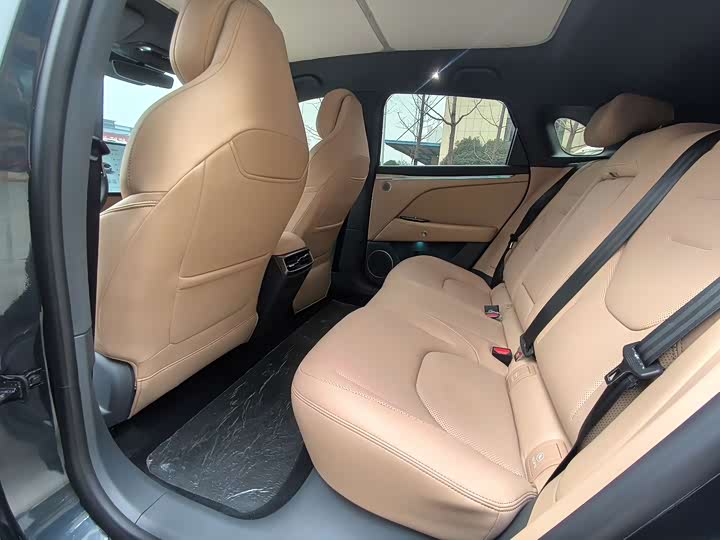 Фото 8 - BAIC Arcfox Alpha T5