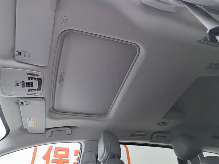 Фото 14 - Toyota Granvia