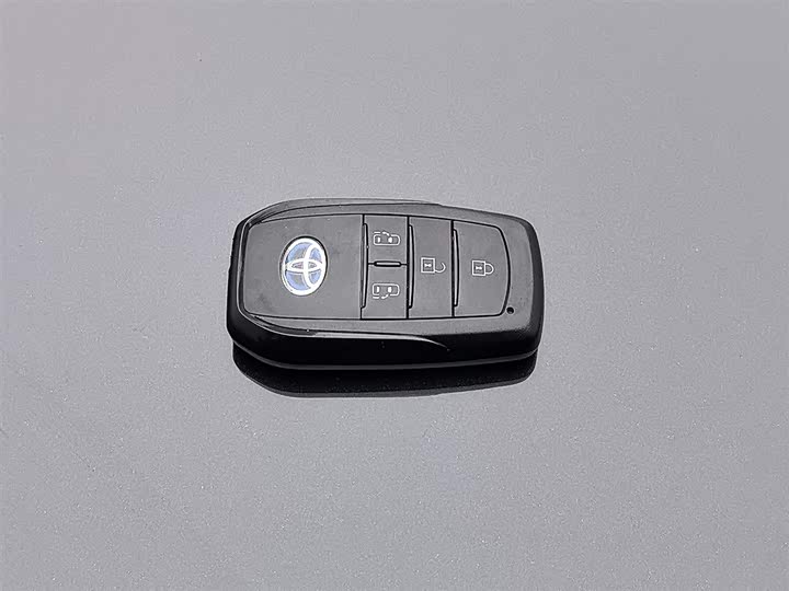 Фото 19 - Toyota Granvia