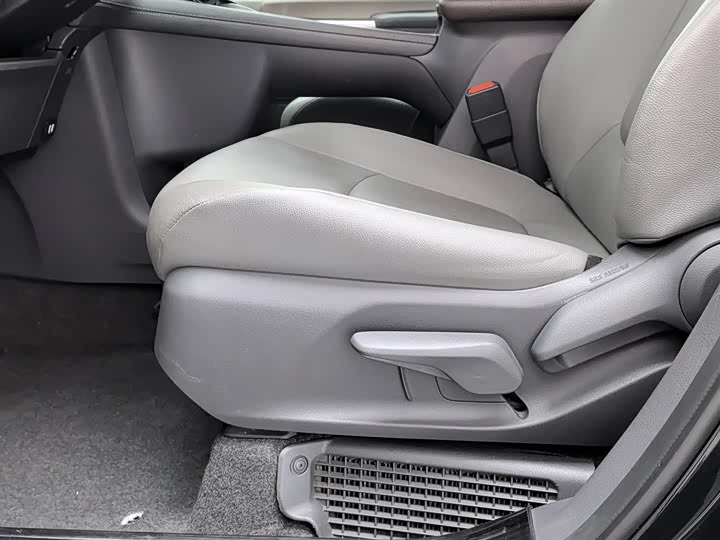 Фото 20 - Toyota Granvia