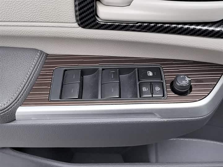 Фото 9 - Toyota Granvia