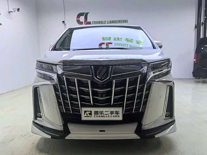 Фото 1 - Toyota Alphard