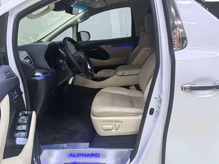 Фото 11 - Toyota Alphard