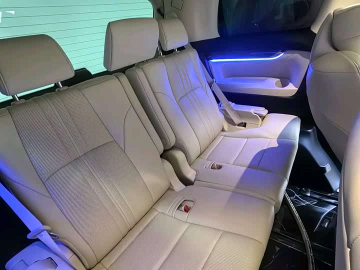 Фото 12 - Toyota Alphard