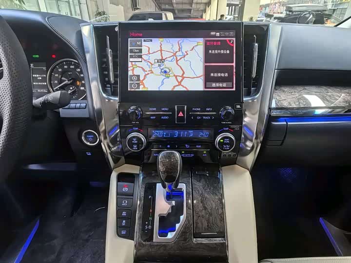 Фото 16 - Toyota Alphard