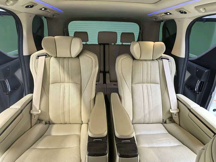 Фото 9 - Toyota Alphard