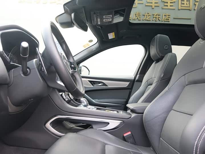 Фото 10 - Jaguar F-Pace