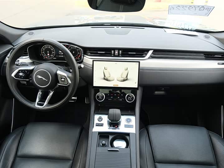 Фото 11 - Jaguar F-Pace