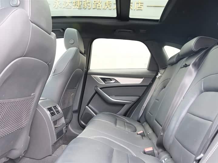 Фото 13 - Jaguar F-Pace