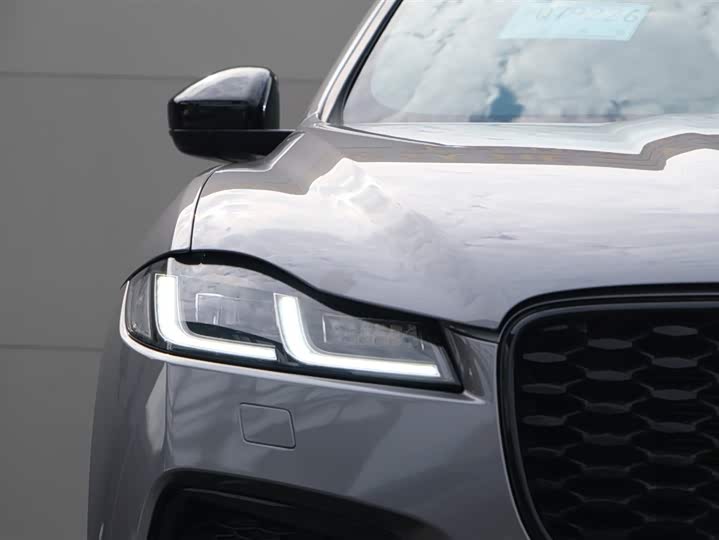 Фото 16 - Jaguar F-Pace