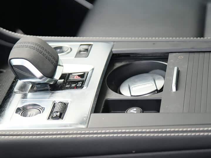 Фото 19 - Jaguar F-Pace