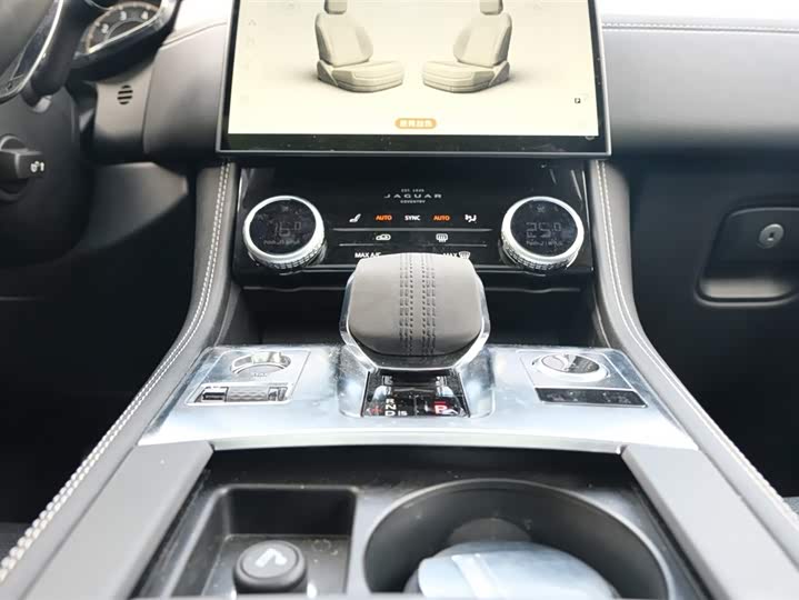 Фото 21 - Jaguar F-Pace