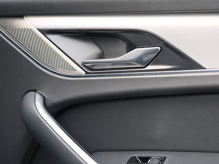 Фото 23 - Jaguar F-Pace