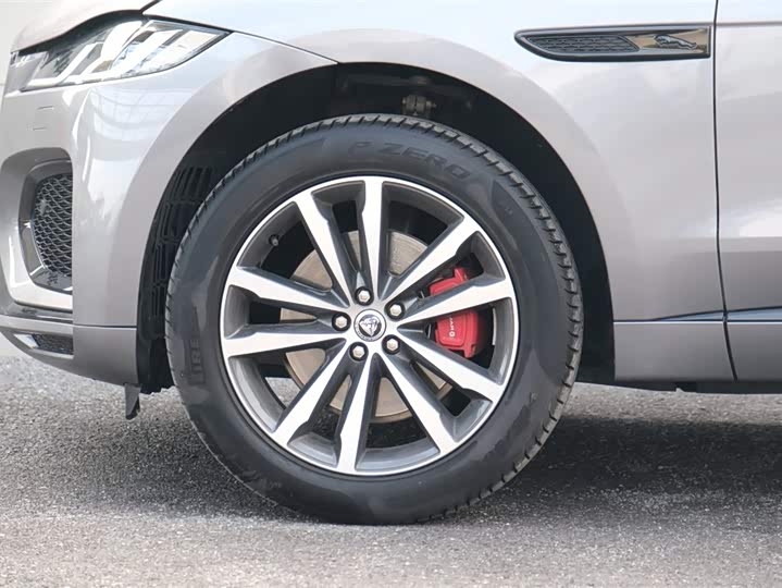 Фото 8 - Jaguar F-Pace