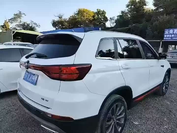 Фото 9 - Changan CS75