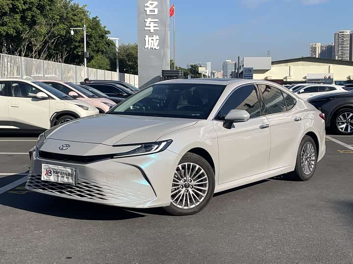 Фото 1 - Toyota Camry