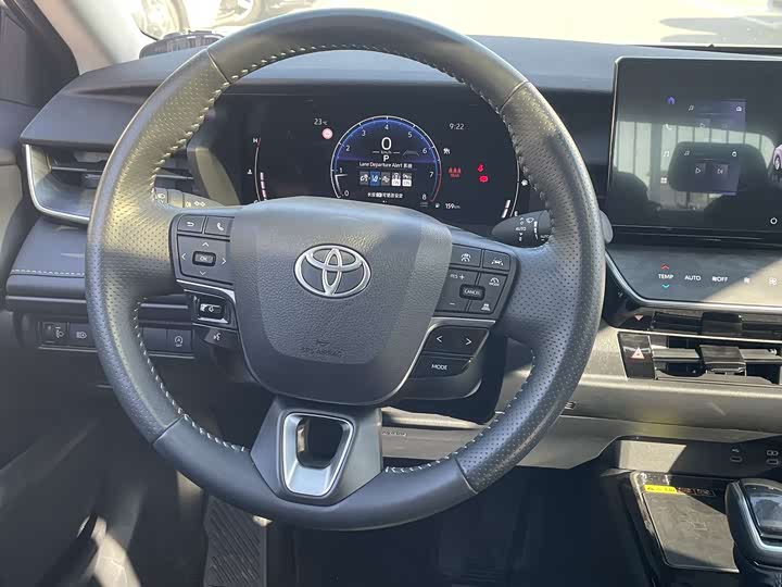 Фото 10 - Toyota Camry