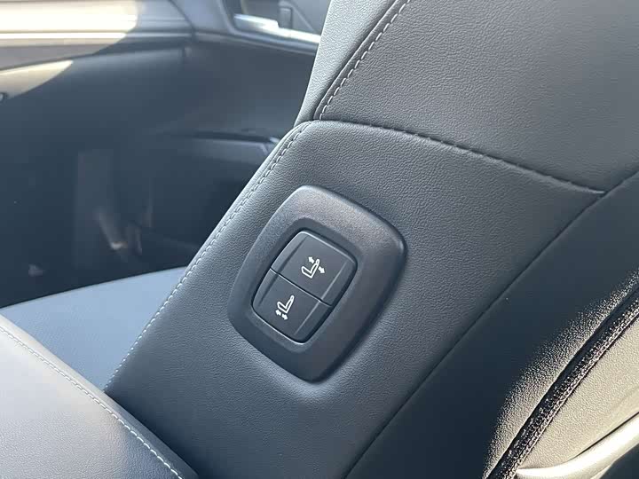 Фото 11 - Toyota Camry