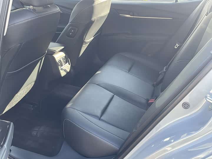 Фото 12 - Toyota Camry