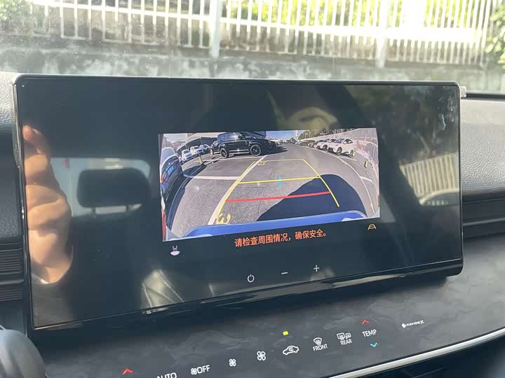 Фото 15 - Toyota Camry