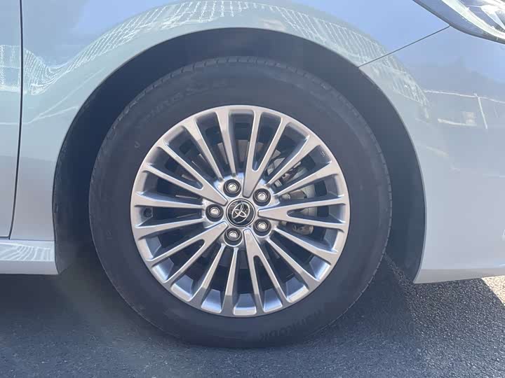 Фото 18 - Toyota Camry