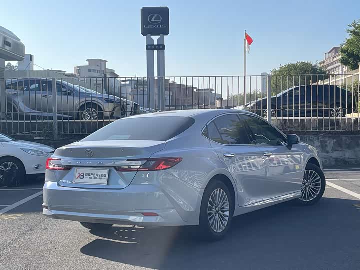 Фото 3 - Toyota Camry