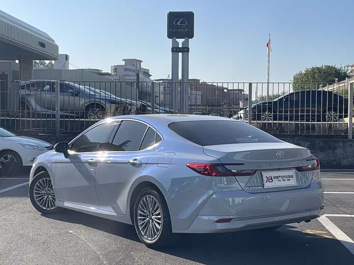 Фото 4 - Toyota Camry