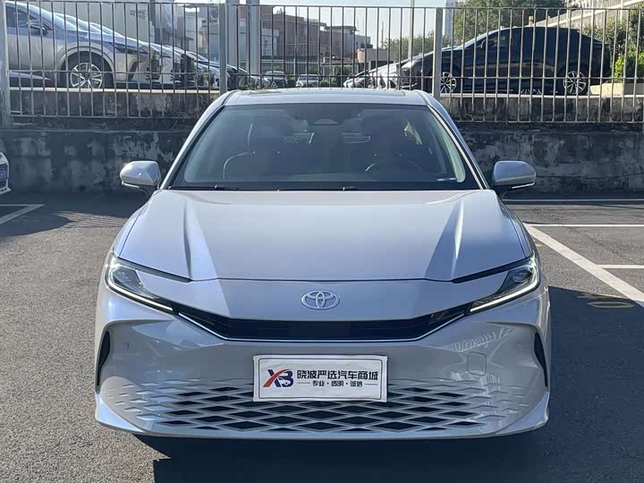 Фото 5 - Toyota Camry