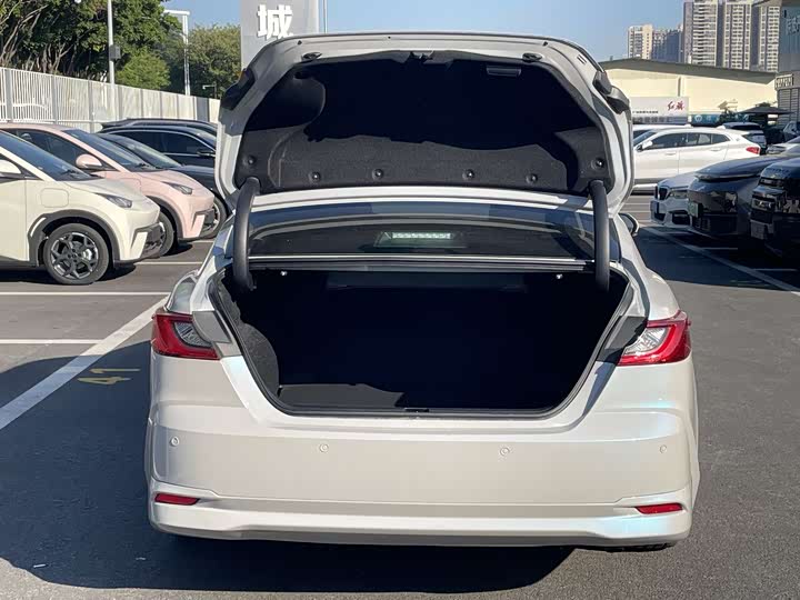 Фото 6 - Toyota Camry