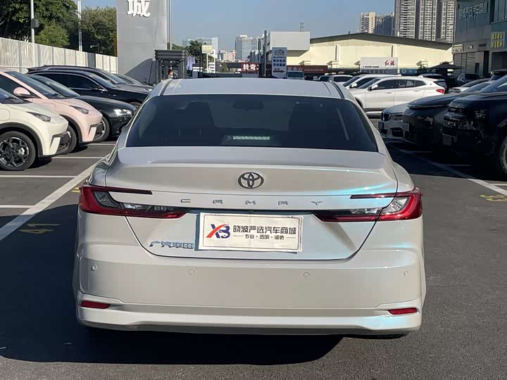 Фото 7 - Toyota Camry