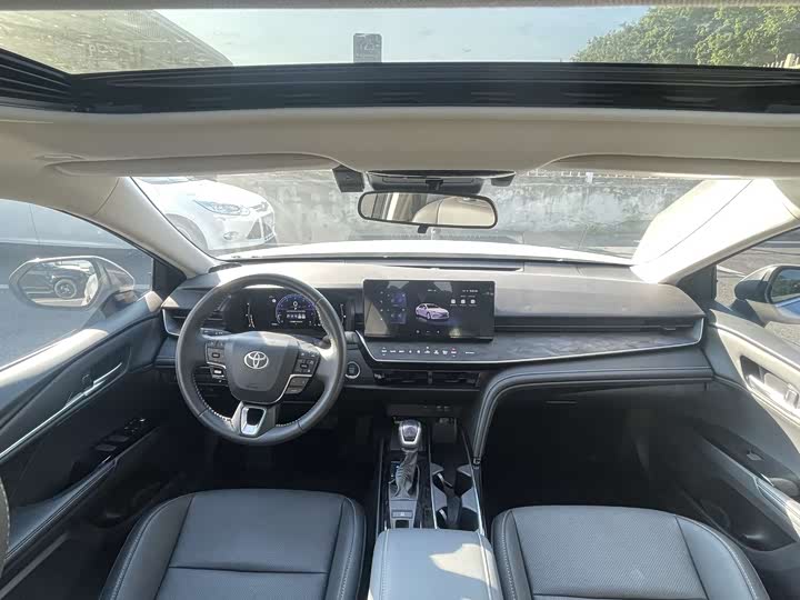 Фото 9 - Toyota Camry