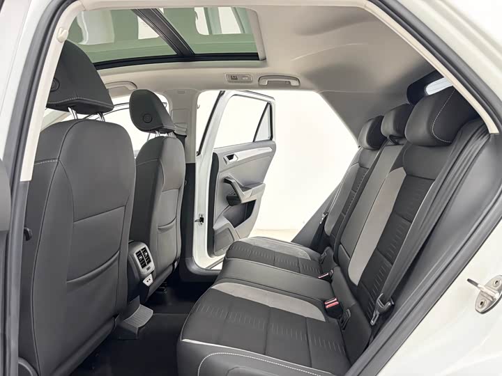 Фото 10 - Volkswagen T-Roc