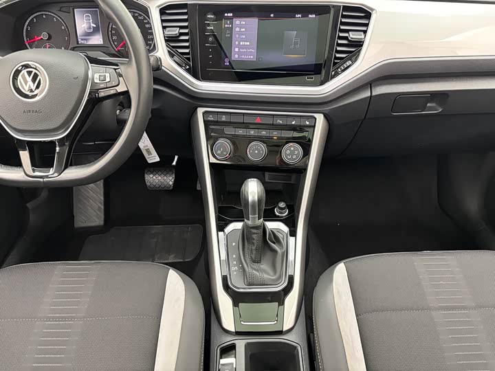 Фото 12 - Volkswagen T-Roc