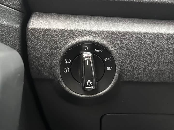 Фото 18 - Volkswagen T-Roc